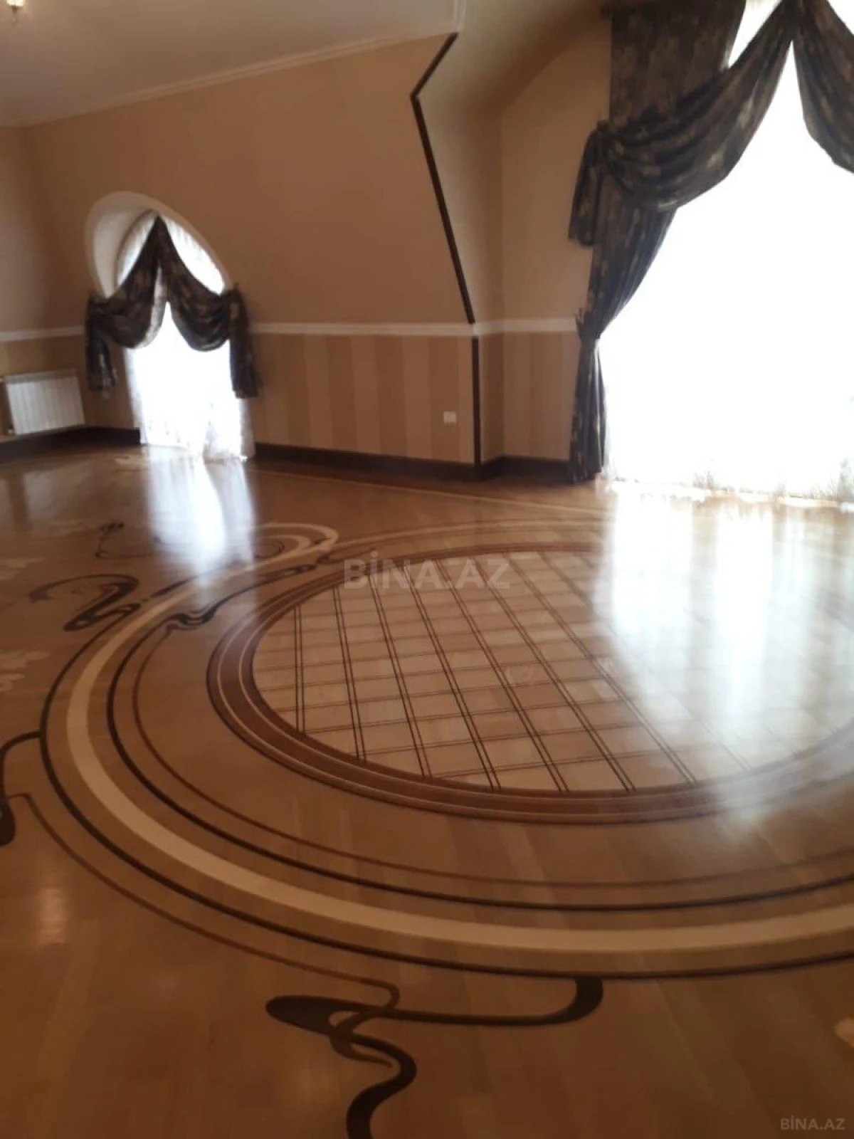 Satılır 8 otaqlı həyət evi 650 m²