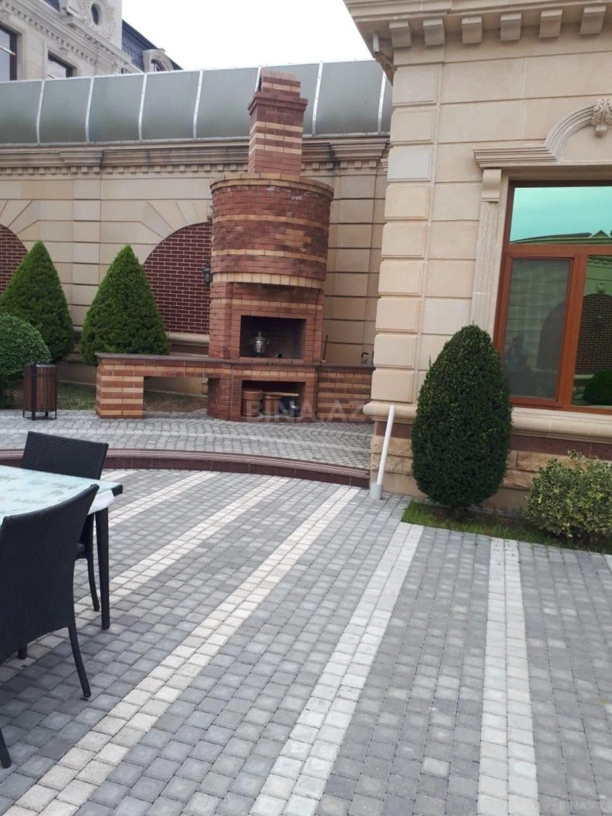 Satılır 8 otaqlı həyət evi 650 m²