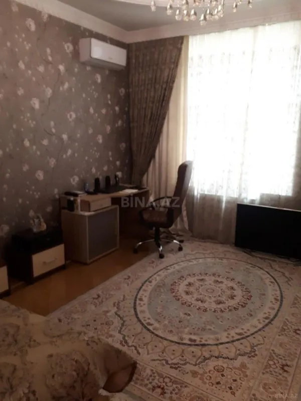 Satılır 8 otaqlı həyət evi 650 m²