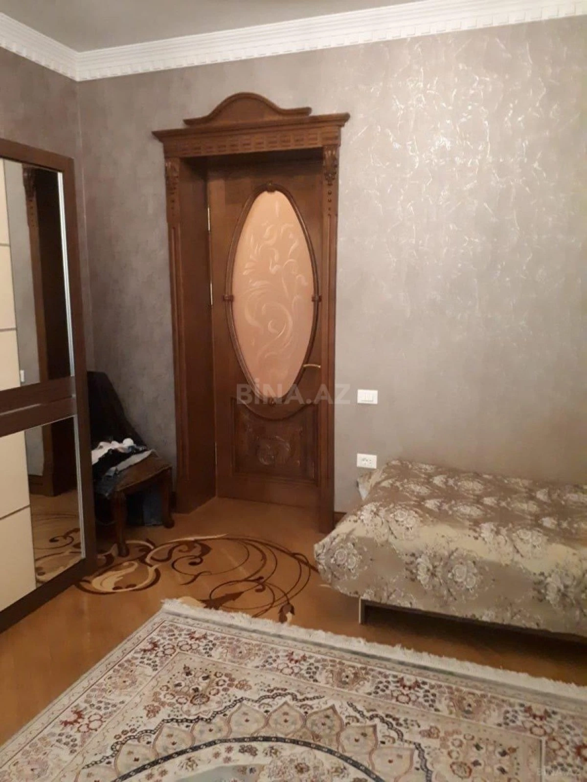 Satılır 8 otaqlı həyət evi 650 m²