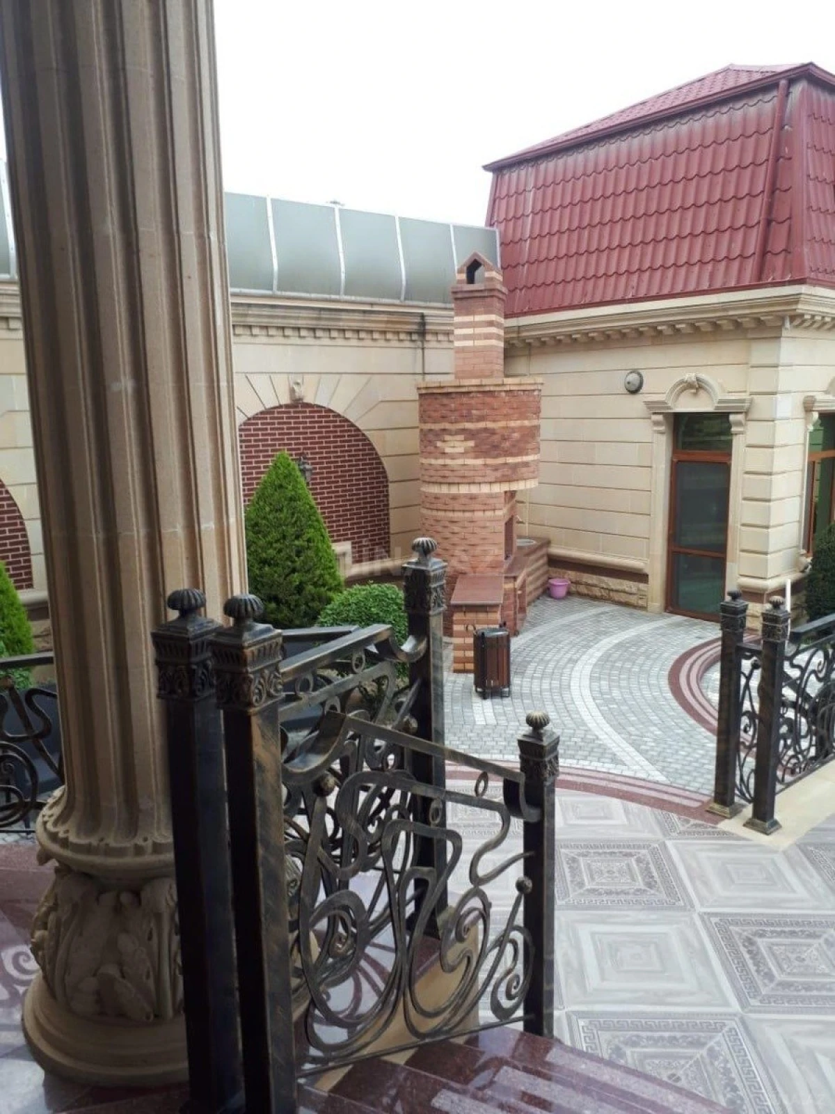 Satılır 8 otaqlı həyət evi 650 m²