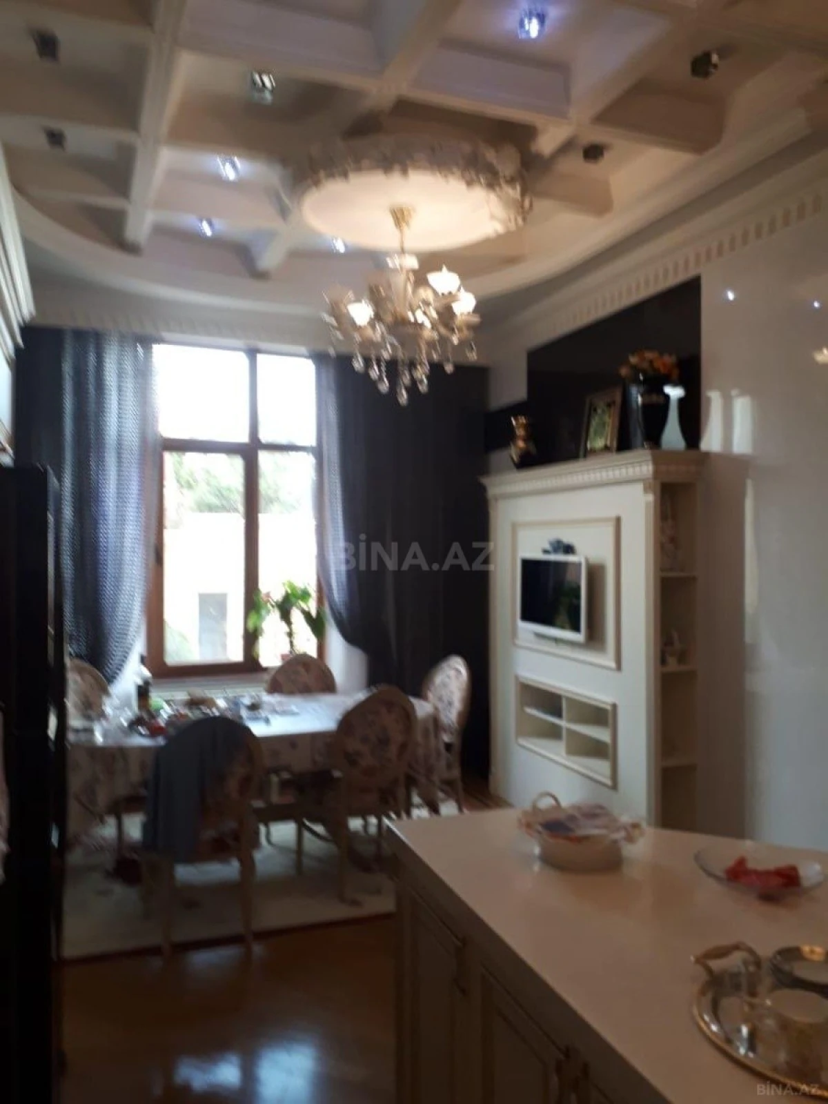 Satılır 8 otaqlı həyət evi 650 m²