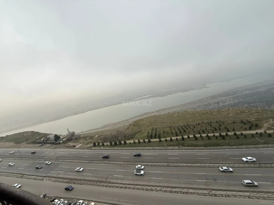 Satılır 3 otaqlı mənzil 107 m²