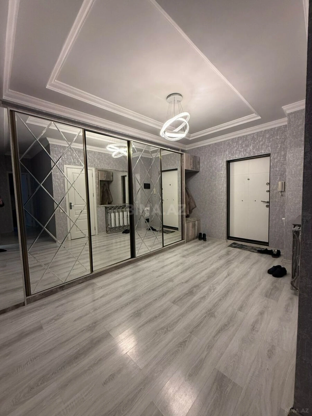 Satılır 3 otaqlı mənzil 107 m²