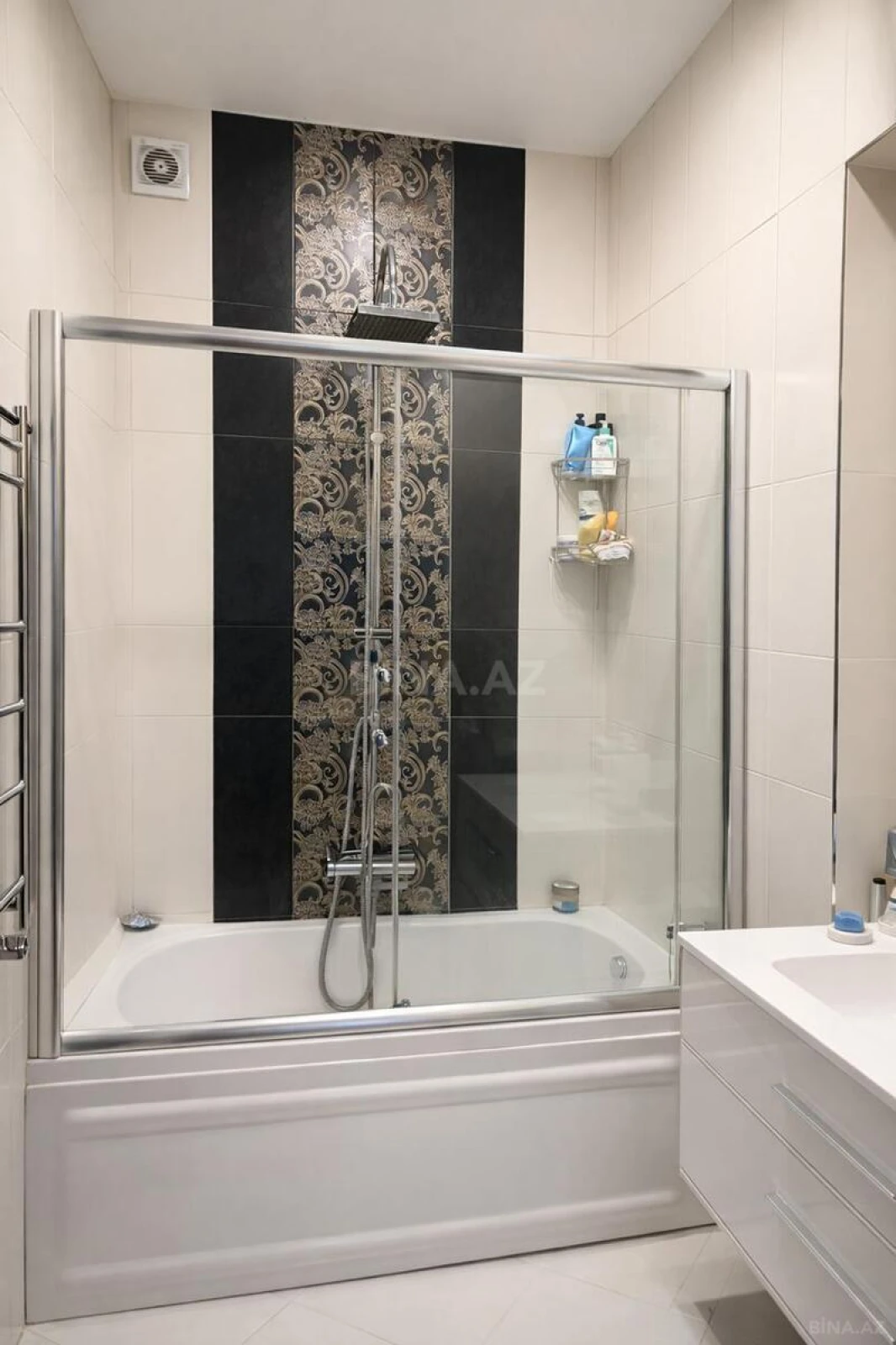 Satılır 3 otaqlı mənzil 125 m²