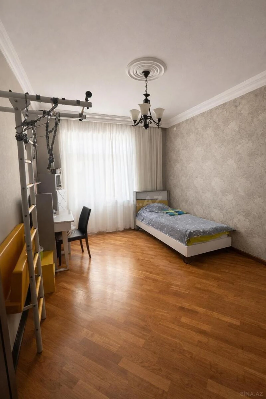 Satılır 3 otaqlı mənzil 125 m²