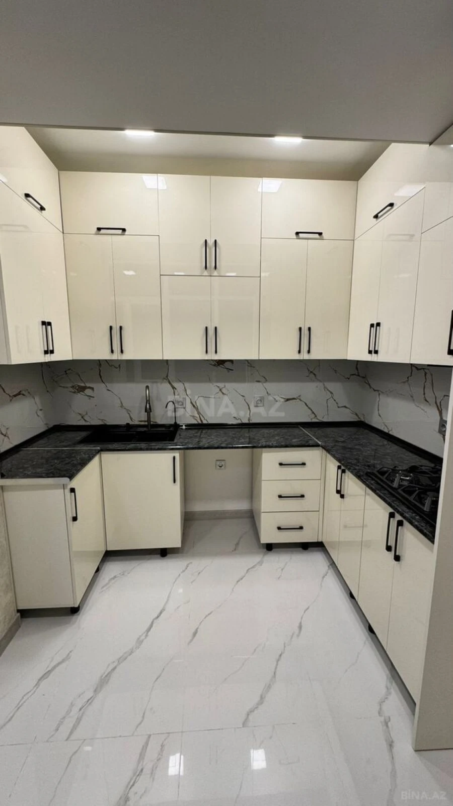 Satılır 3 otaqlı mənzil 85 m²