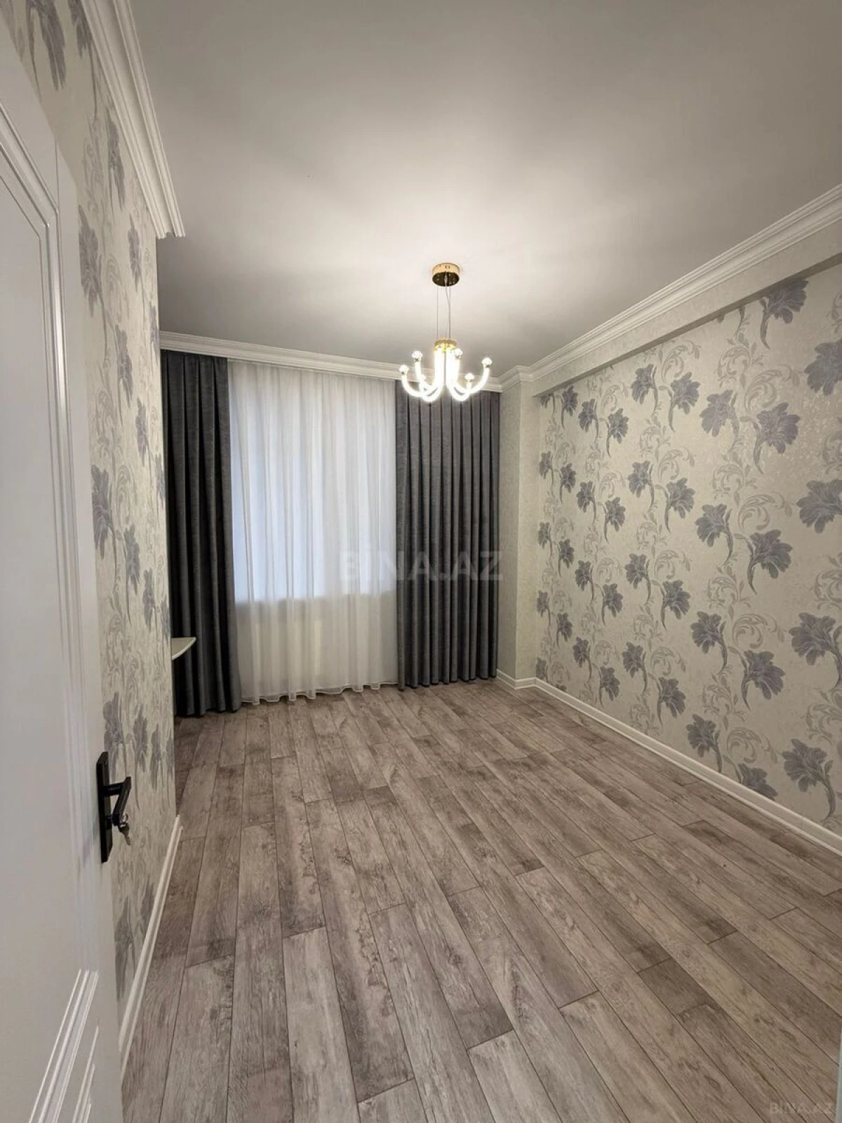 Satılır 3 otaqlı mənzil 115 m²