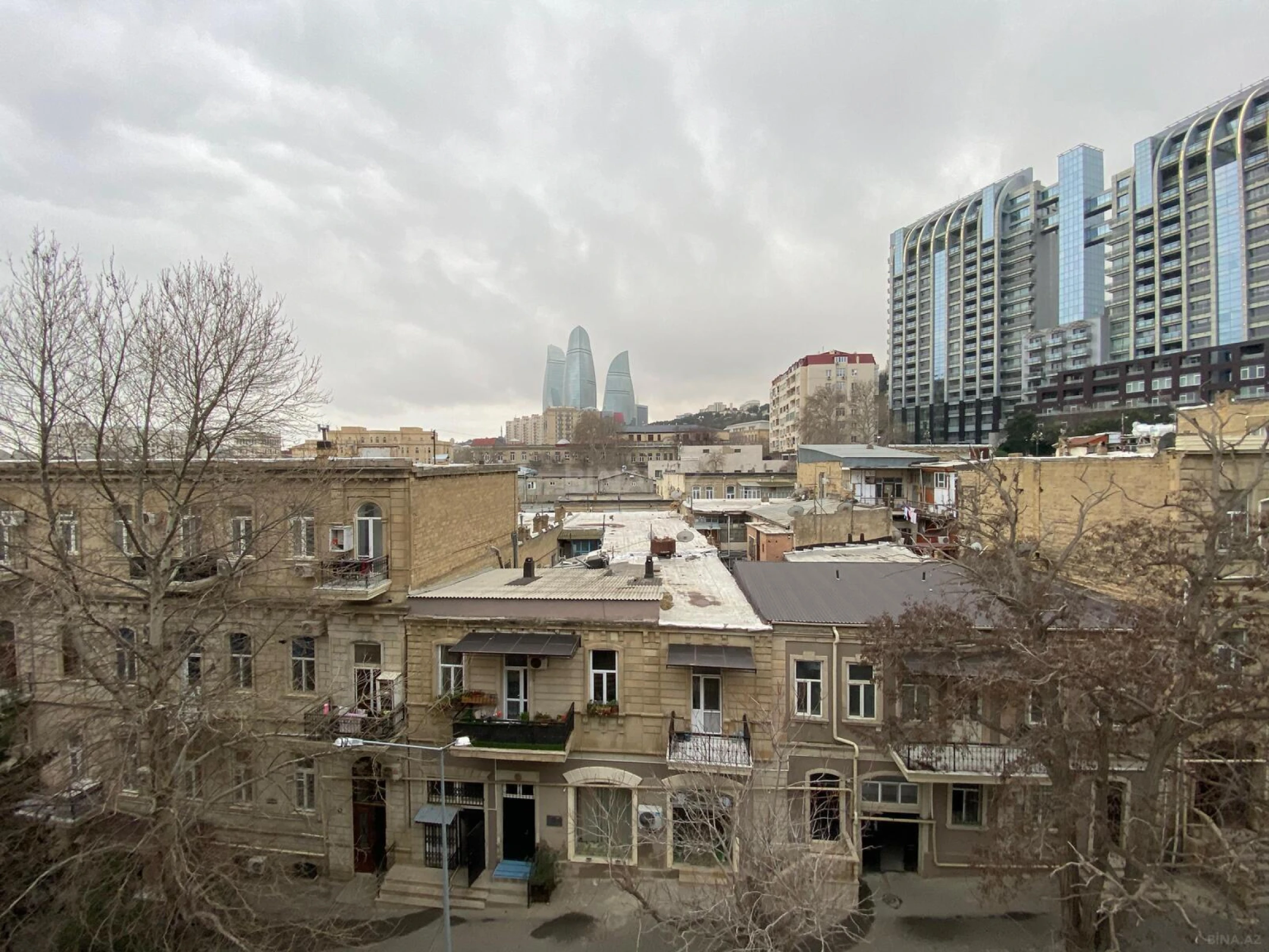 Satılır 3 otaqlı mənzil 125 m²