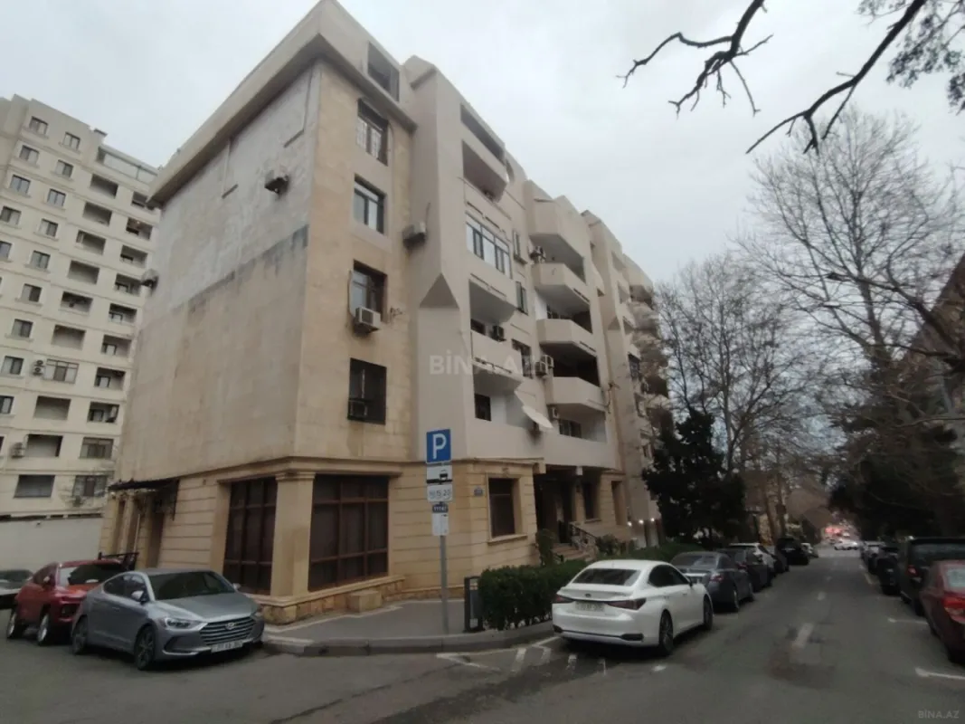 Satılır 3 otaqlı mənzil 125 m²