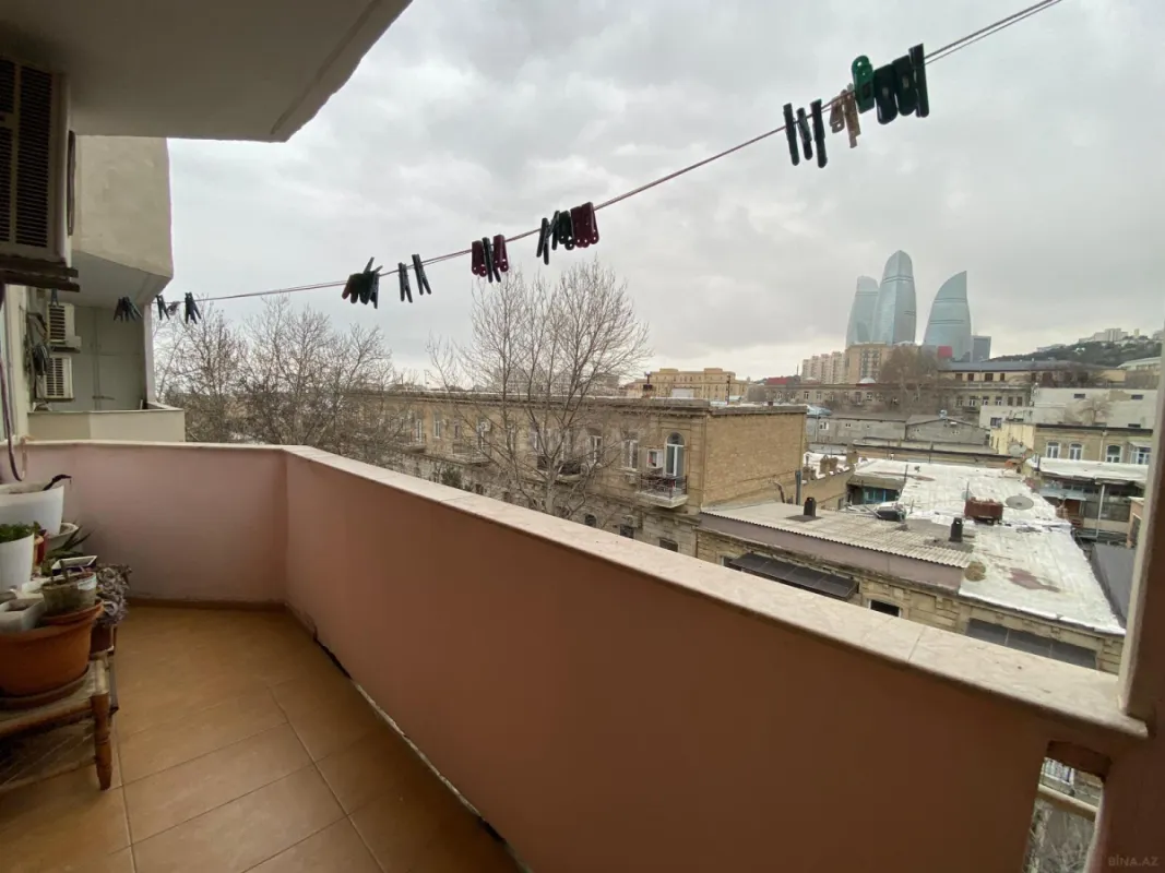Satılır 3 otaqlı mənzil 125 m²