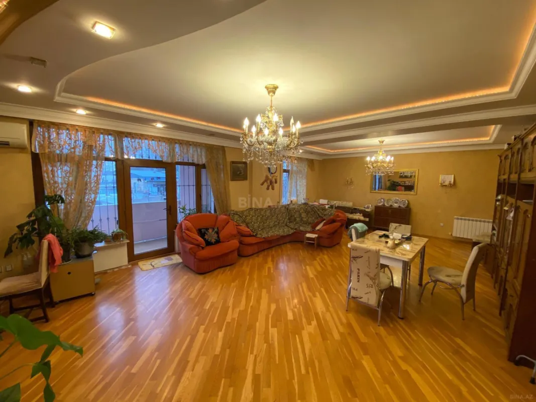 Satılır 3 otaqlı mənzil 125 m²