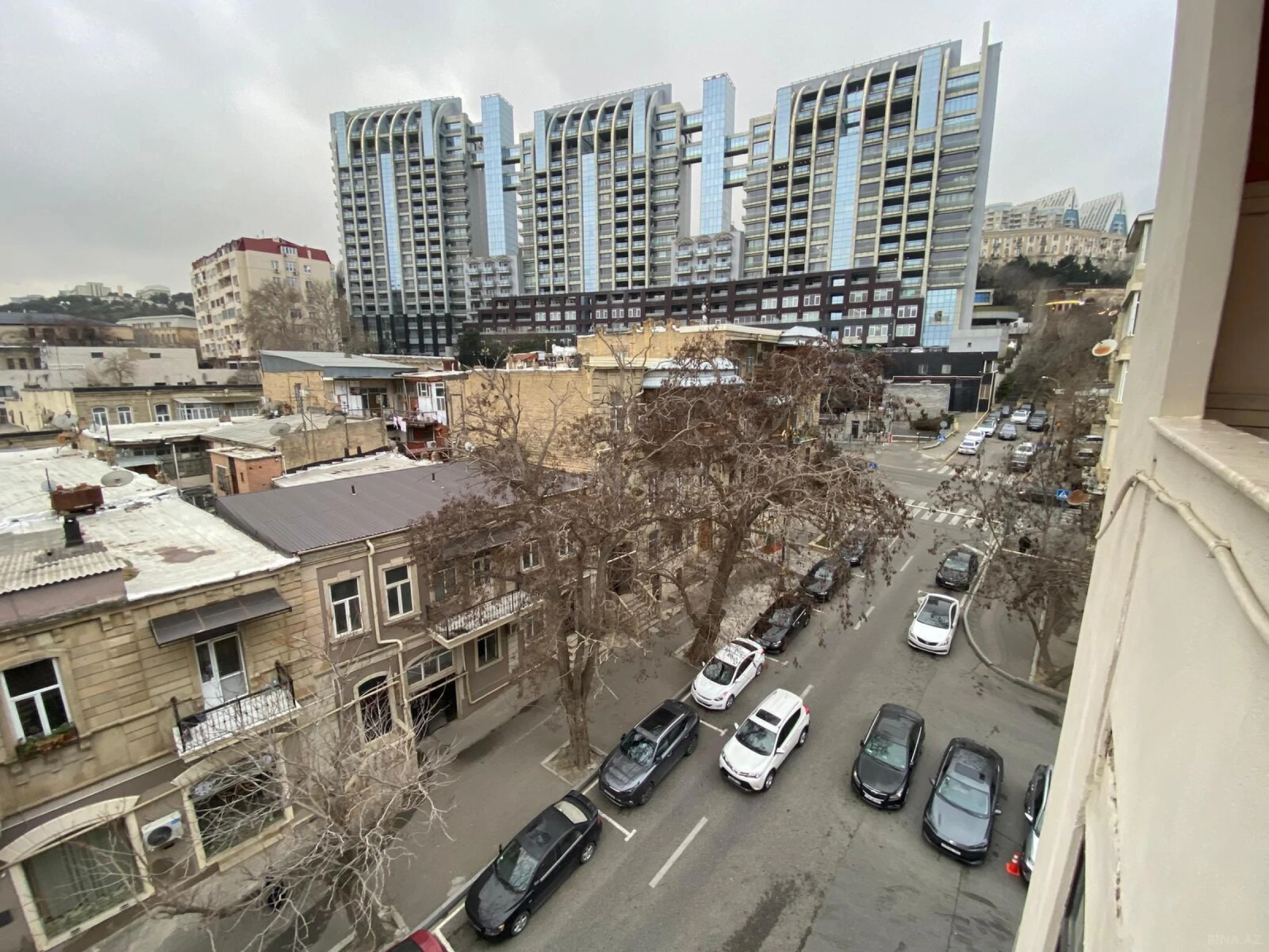 Satılır 3 otaqlı mənzil 125 m²