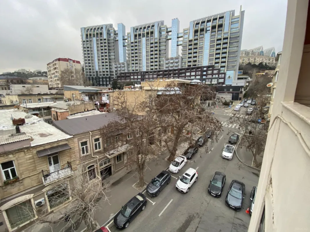 Satılır 3 otaqlı mənzil 125 m²
