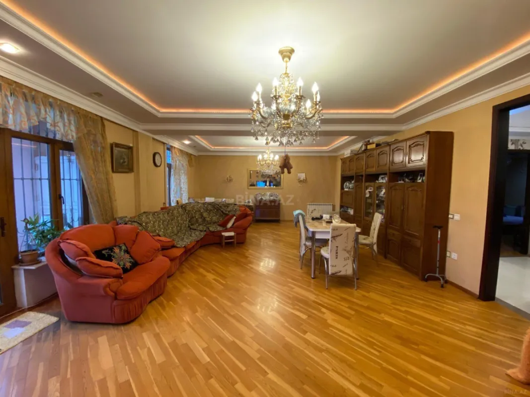 Satılır 3 otaqlı mənzil 125 m²