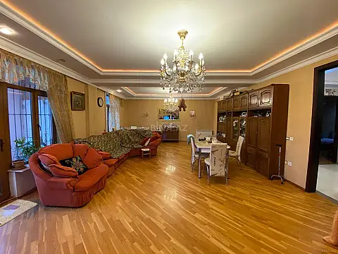 Satılır 3 otaqlı mənzil 125 m²
