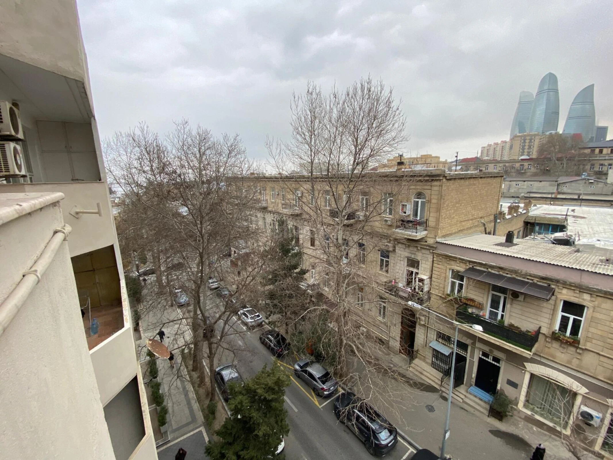 Satılır 3 otaqlı mənzil 125 m²