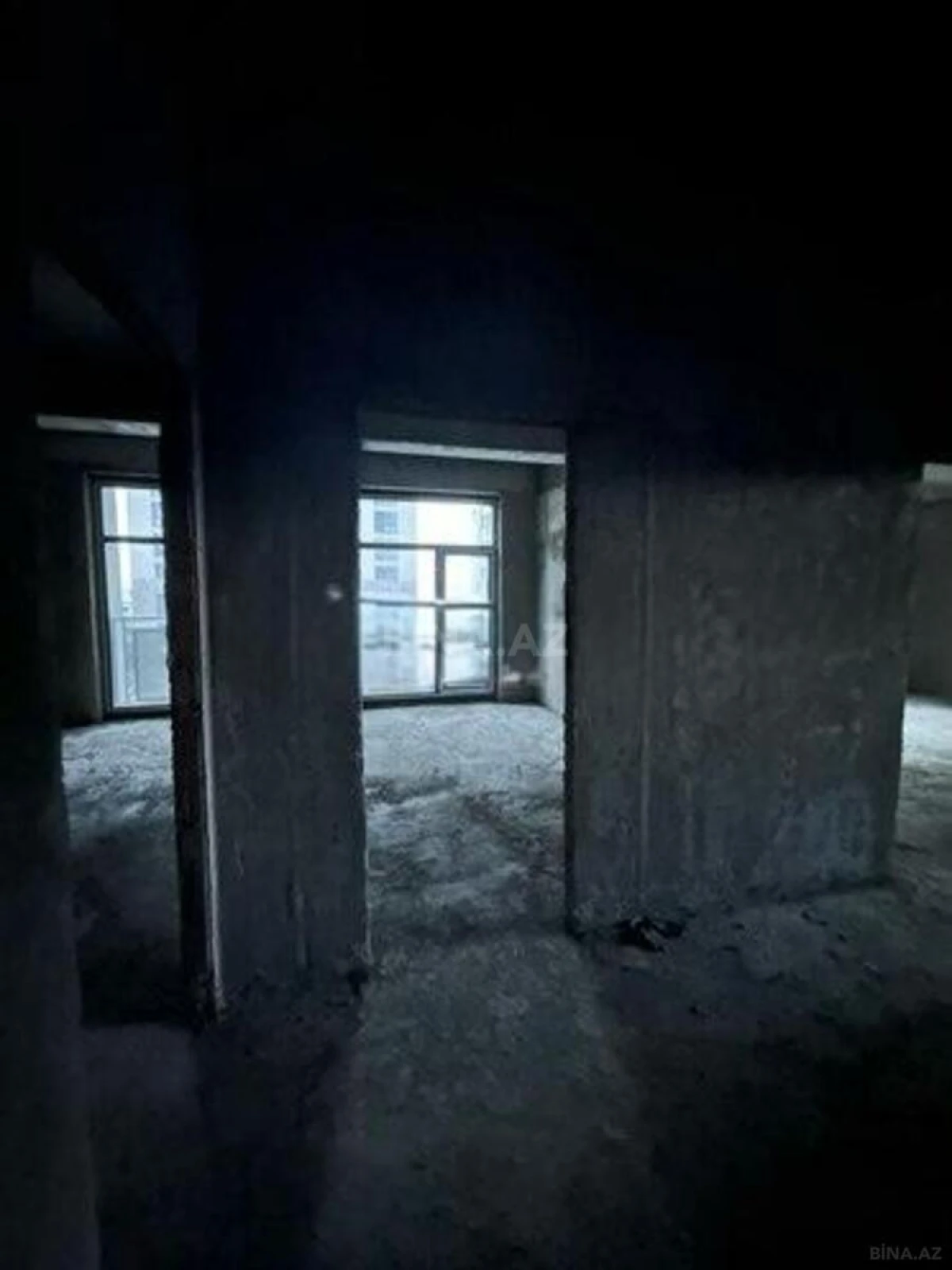 Satılır 4 otaqlı mənzil 148 m²