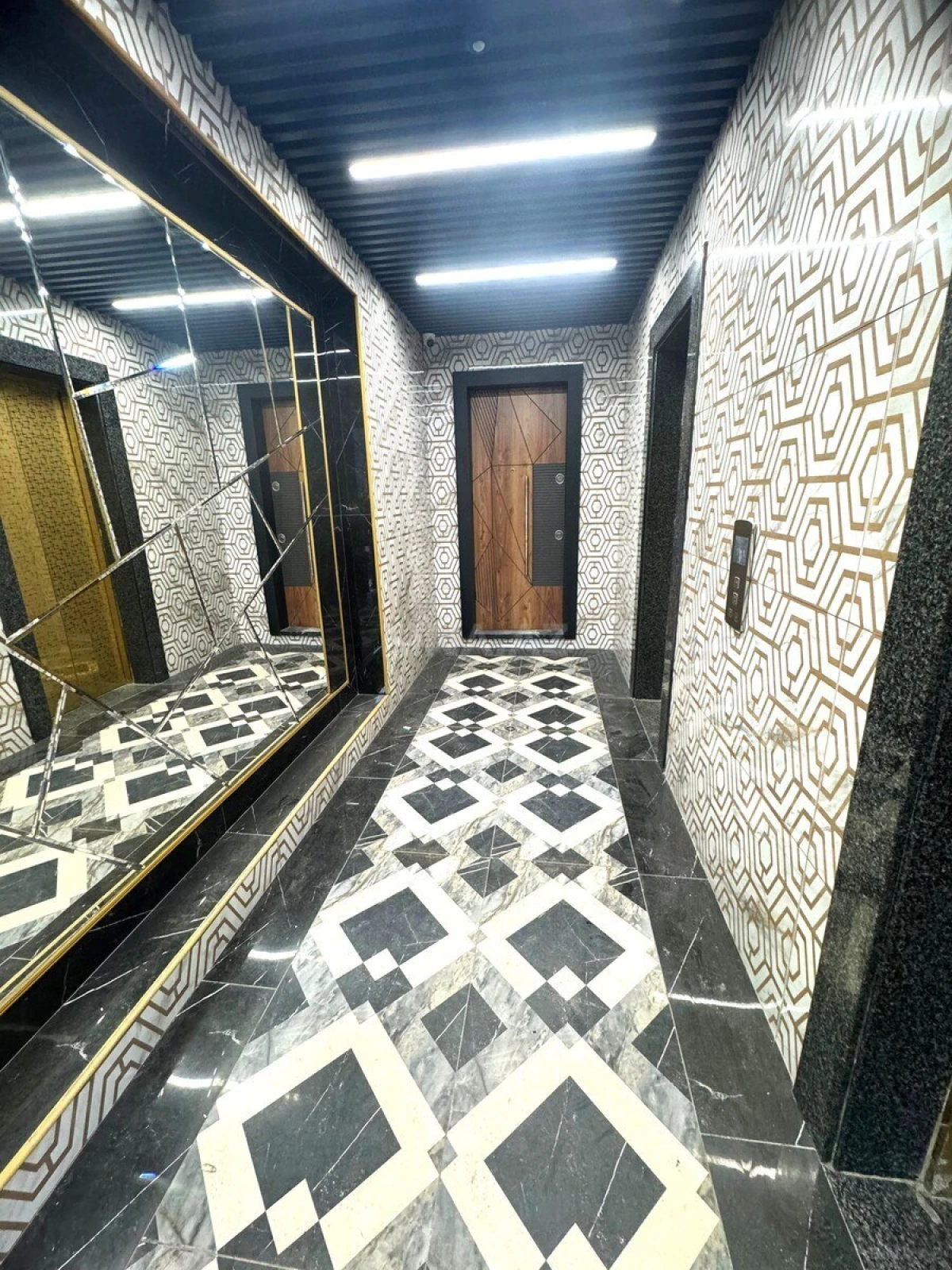 Satılır 4 otaqlı mənzil 148 m²