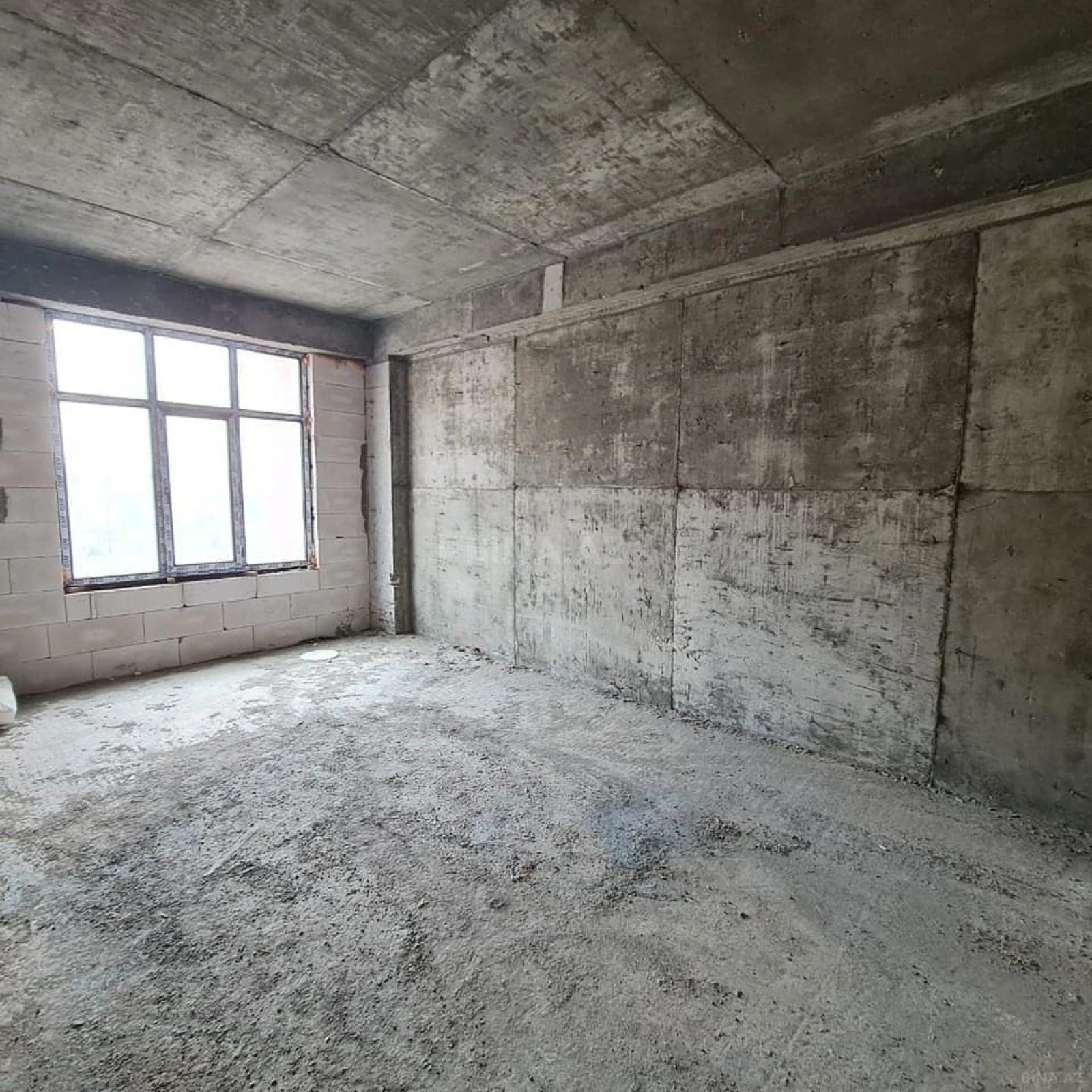 Satılır 4 otaqlı mənzil 149 m²