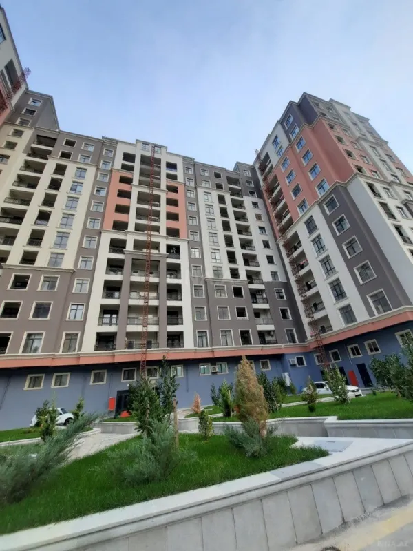 Satılır 3 otaqlı mənzil 156 m²