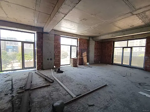 Satılır 3 otaqlı mənzil 156 m²