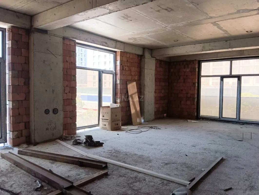 Satılır 3 otaqlı mənzil 156 m²