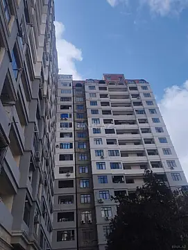 Satılır 3 otaqlı mənzil 156 m²