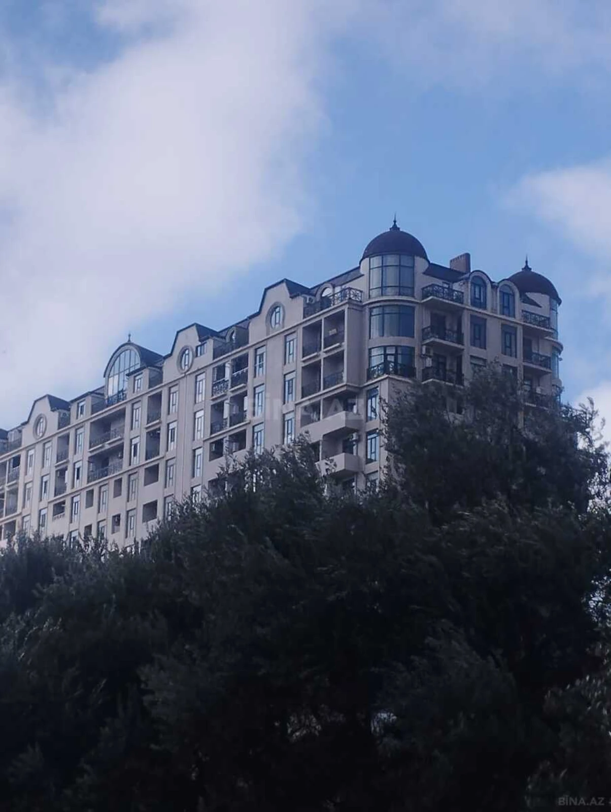 Satılır 3 otaqlı mənzil 156 m²