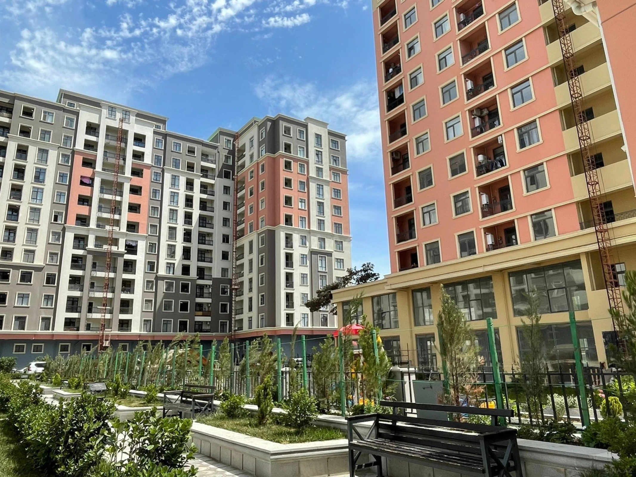 Satılır 3 otaqlı mənzil 156 m²