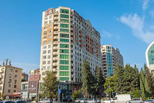 Satılır 3 otaqlı mənzil 136 m²