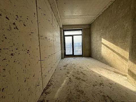 Satılır 3 otaqlı mənzil 136 m²