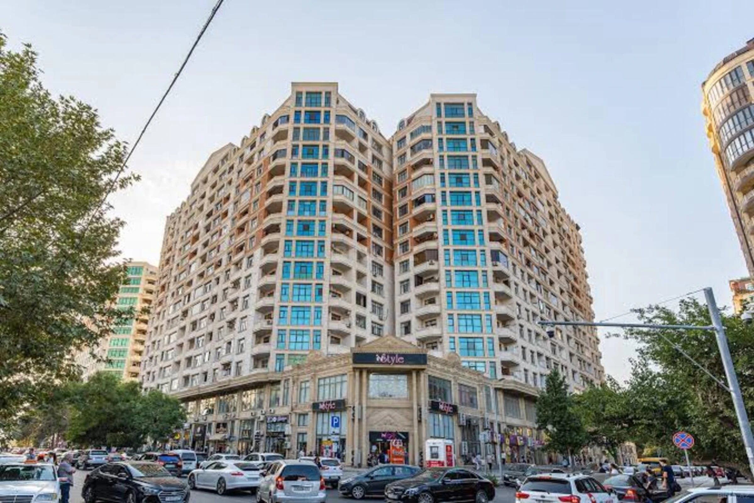 Satılır 3 otaqlı mənzil 136 m²