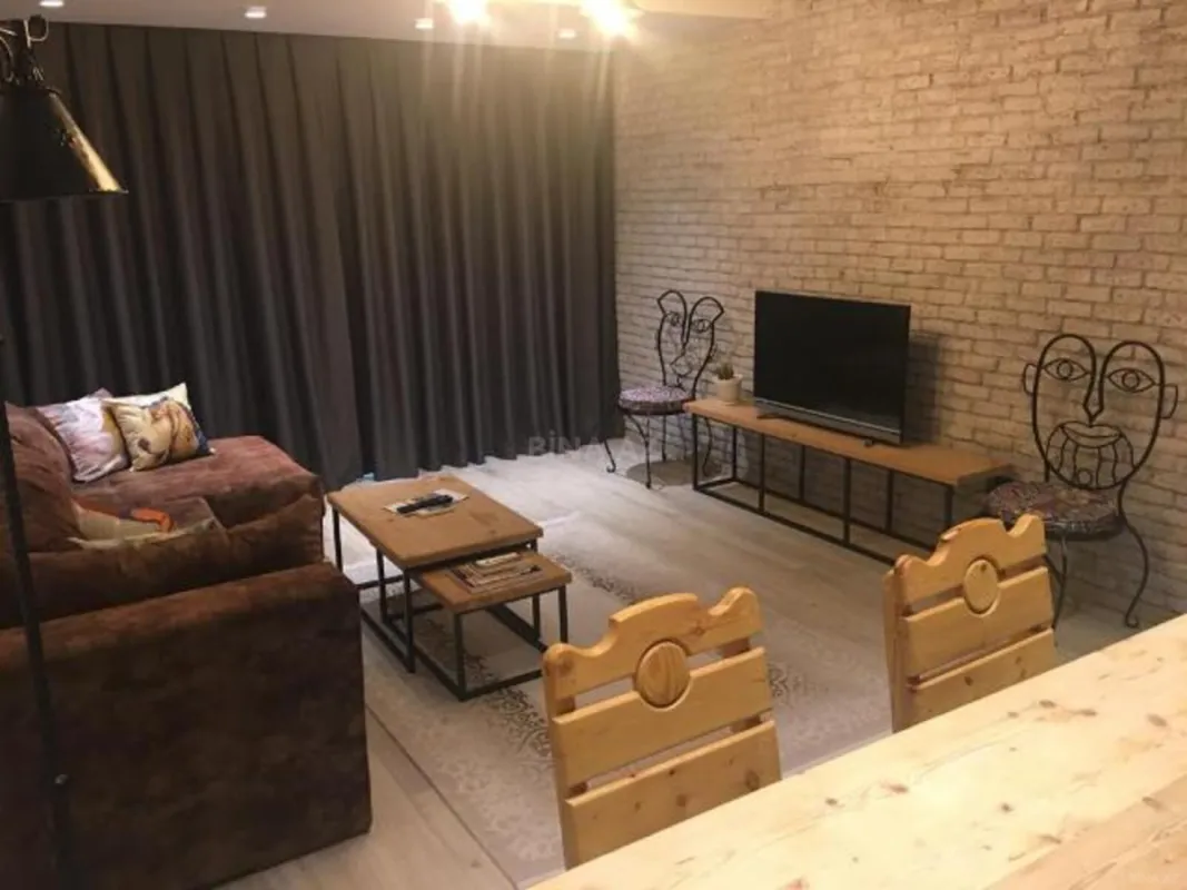 Kirayə verilir 2 otaqlı mənzil 75 m²