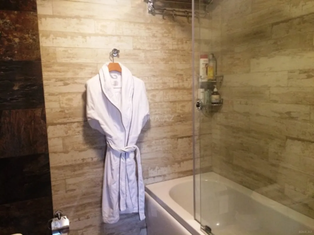 Kirayə verilir 2 otaqlı mənzil 75 m²