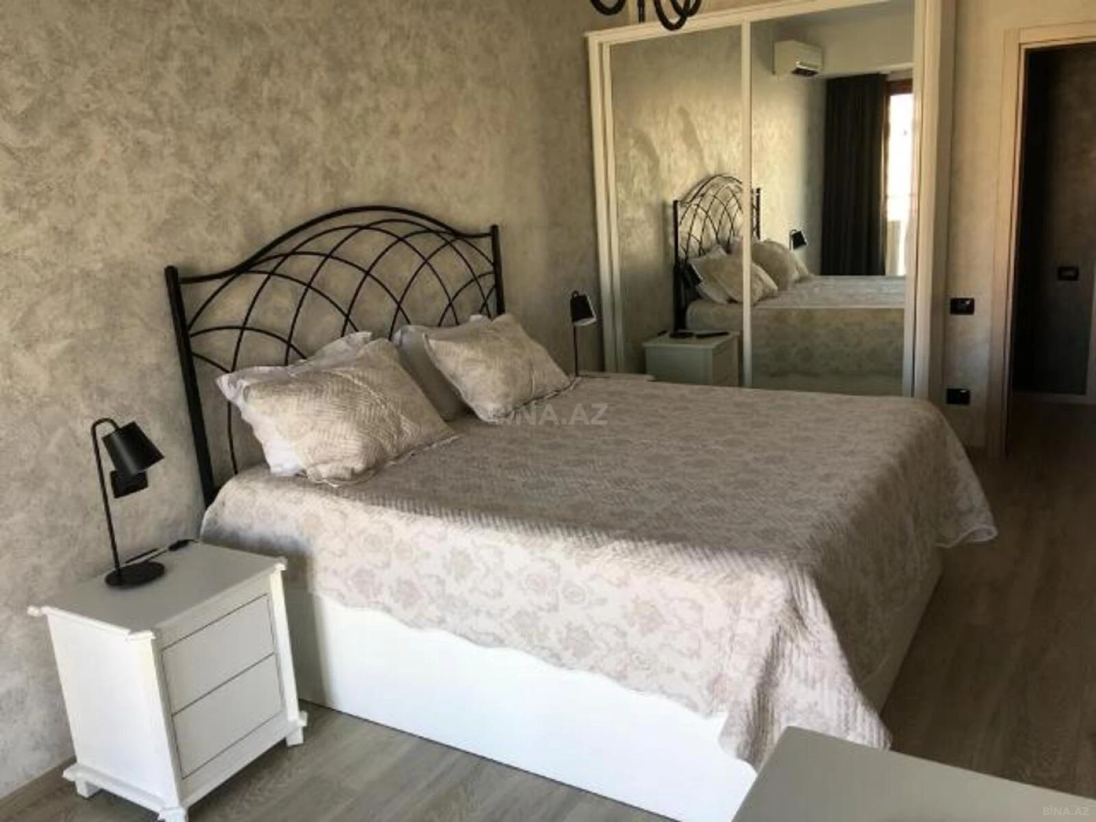 Kirayə verilir 2 otaqlı mənzil 75 m²