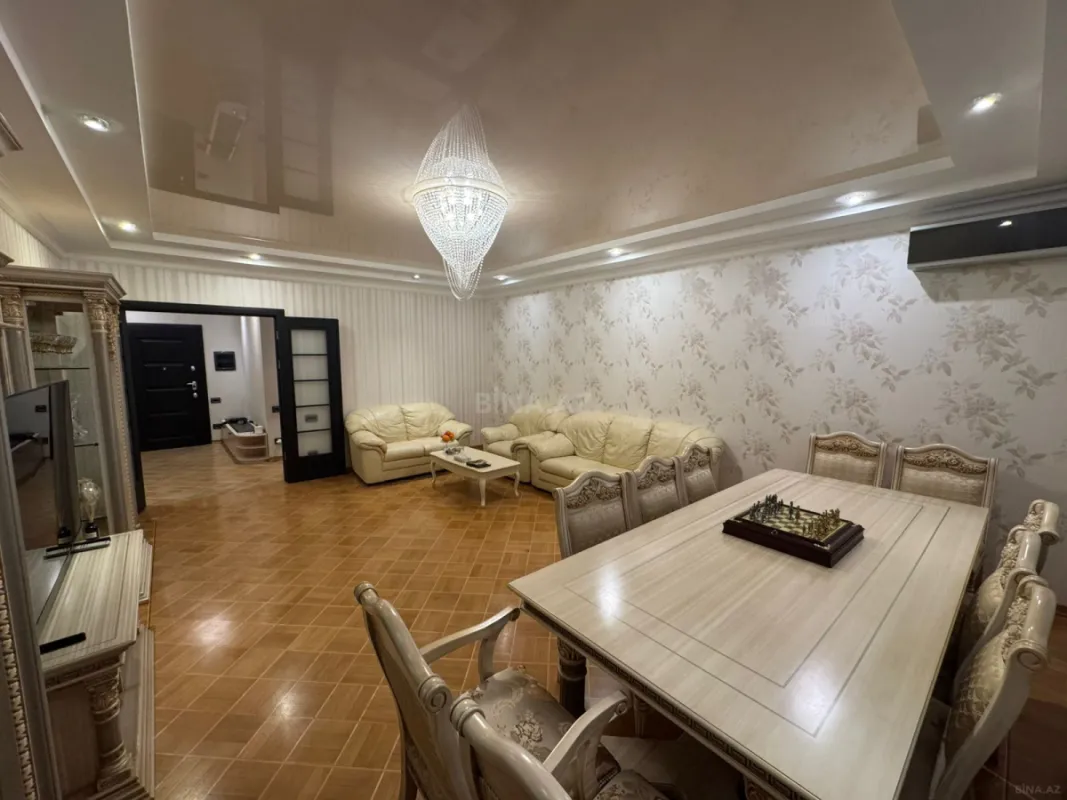 Satılır 4 otaqlı mənzil 147 m²