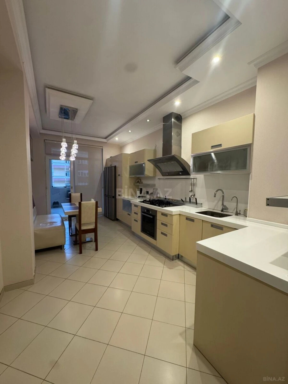Satılır 4 otaqlı mənzil 147 m²