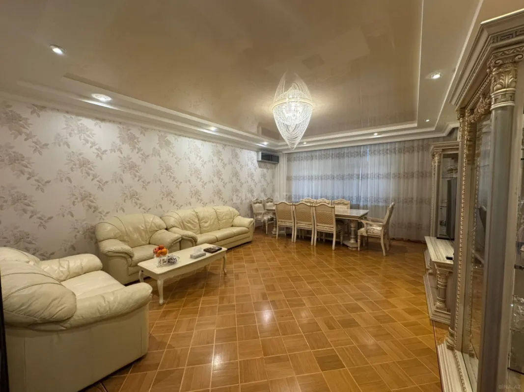 Satılır 4 otaqlı mənzil 147 m²
