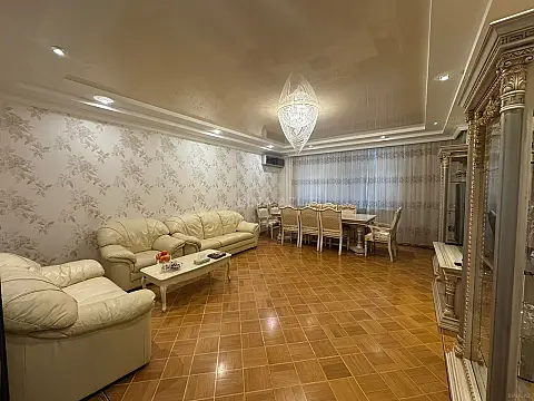 Satılır 4 otaqlı mənzil 147 m²