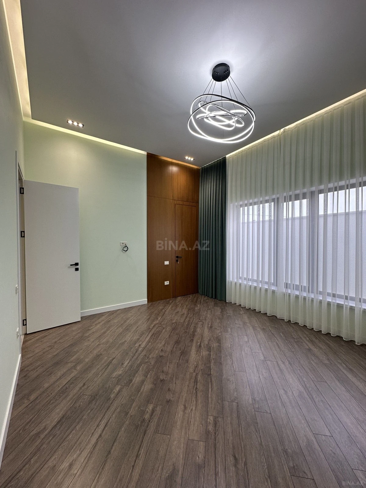 Satılır 5 otaqlı həyət evi 250 m²