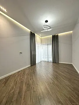 Satılır 5 otaqlı həyət evi 250 m²