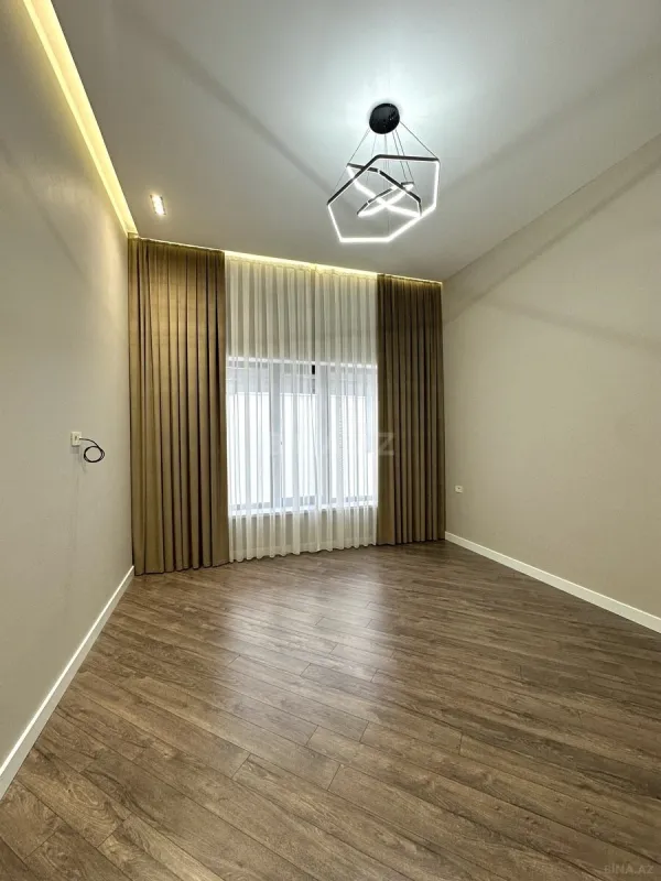 Satılır 5 otaqlı həyət evi 250 m²