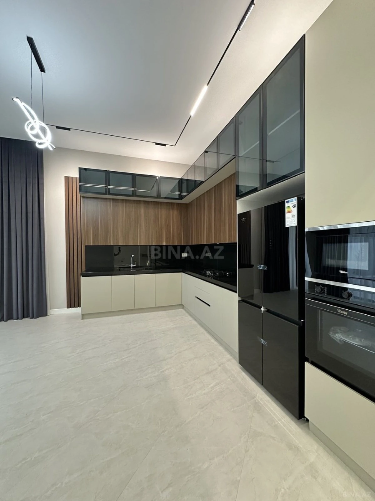 Satılır 5 otaqlı həyət evi 250 m²