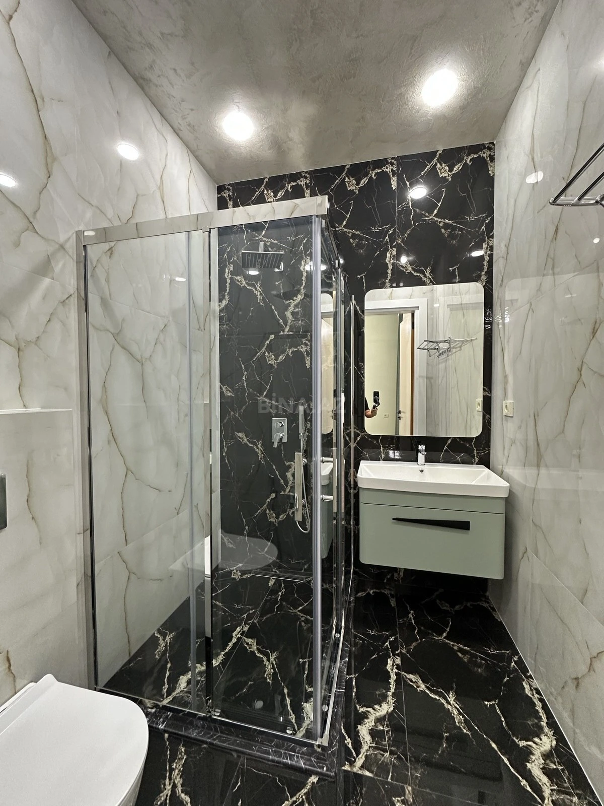 Satılır 5 otaqlı həyət evi 250 m²