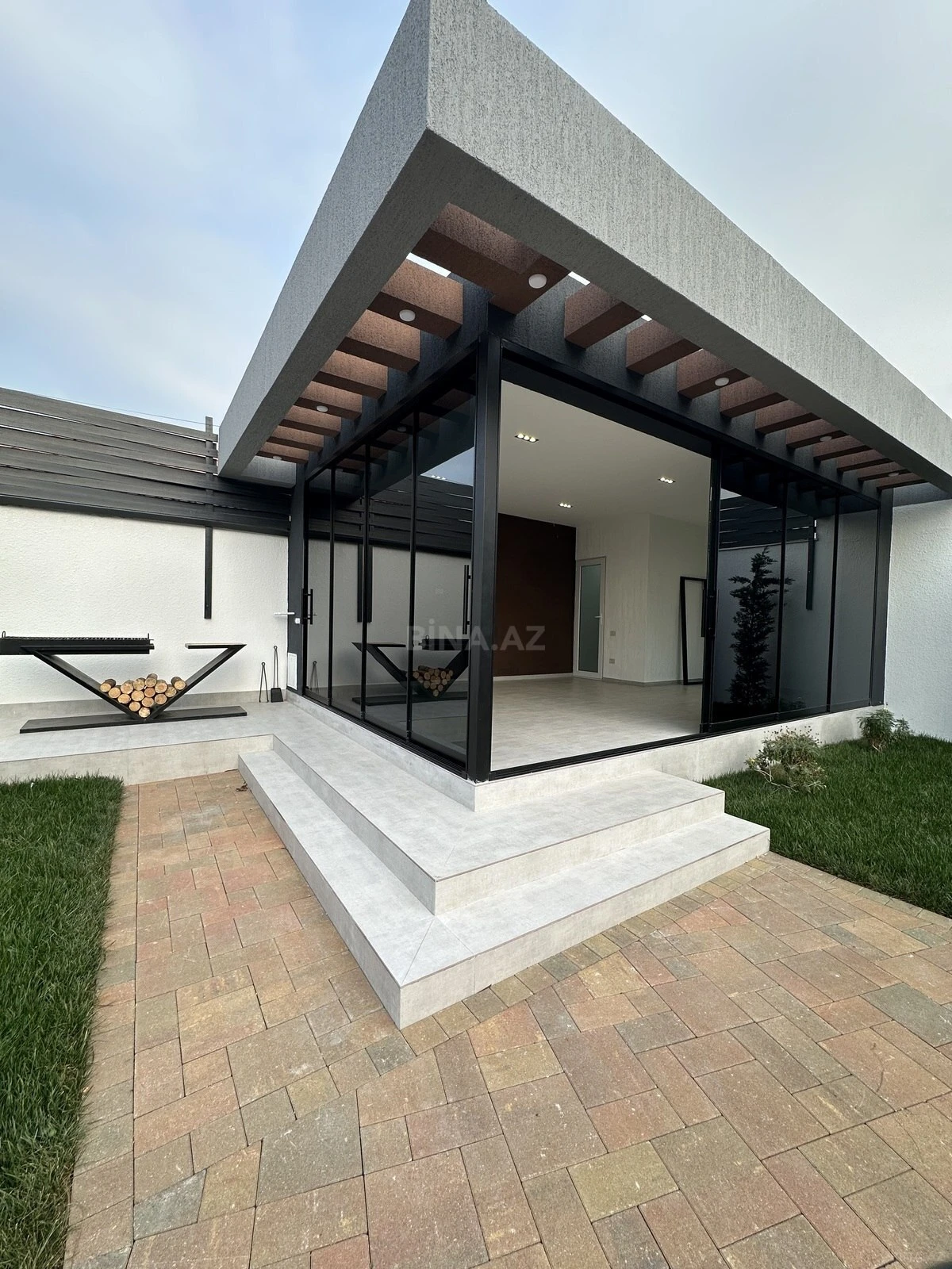 Satılır 5 otaqlı həyət evi 250 m²