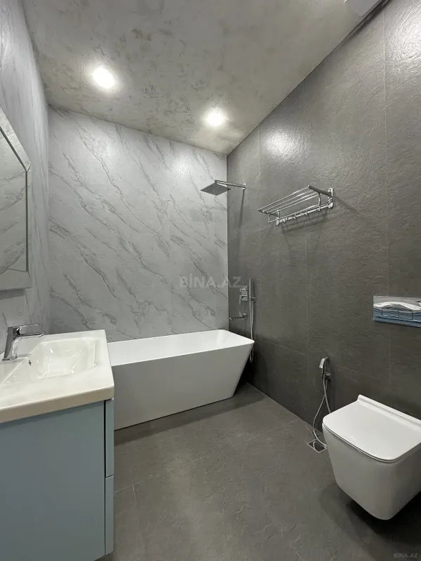 Satılır 5 otaqlı həyət evi 250 m²