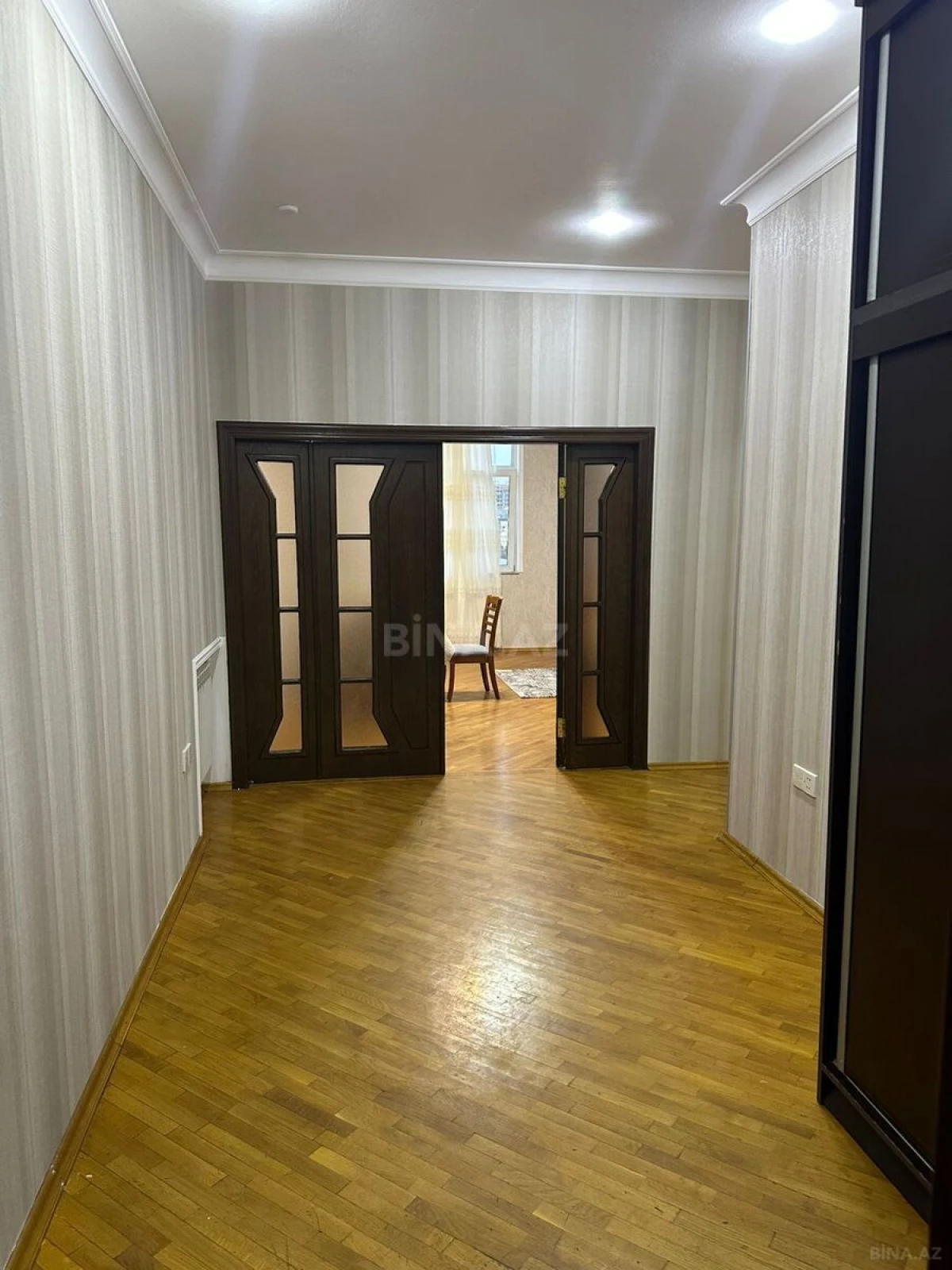 Kirayə verilir 2 otaqlı mənzil 90 m²