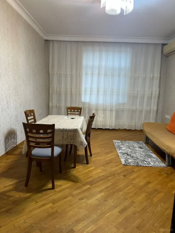 Kirayə verilir 2 otaqlı mənzil 90 m²