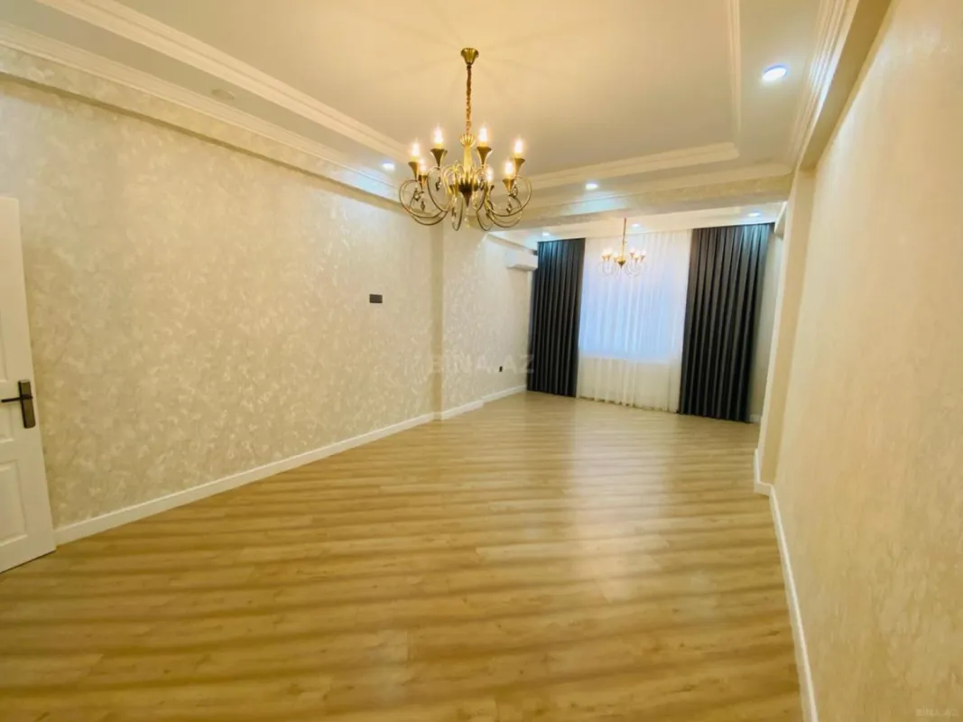 Satılır 3 otaqlı mənzil 130 m²